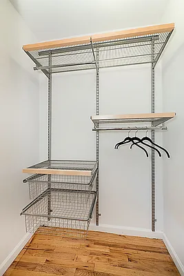 Rented by Perry Associates NYC Inc | media 25