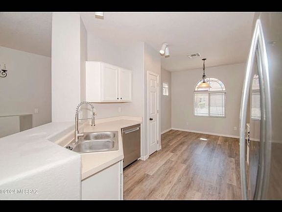 5th image of 107 E Camino Limon Verde