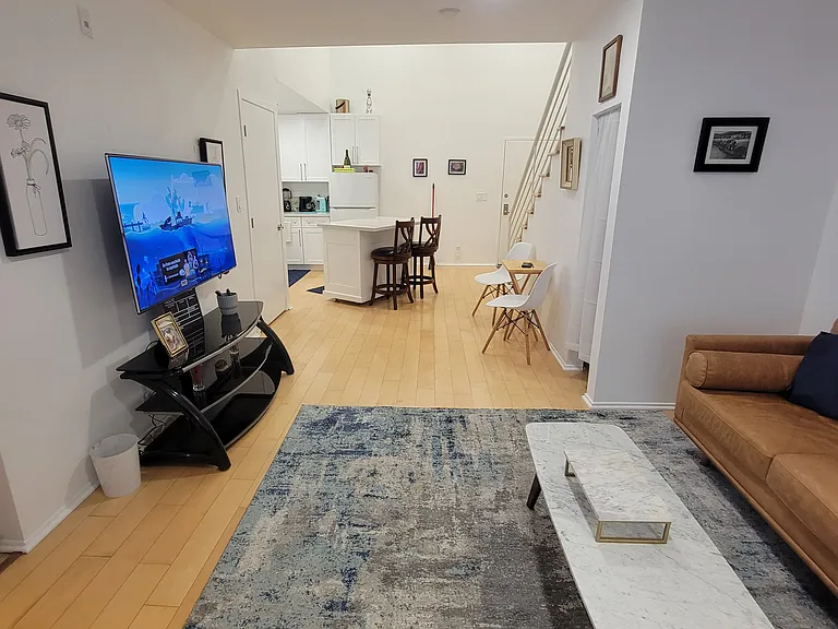1230 N June St #214 — Photo 6