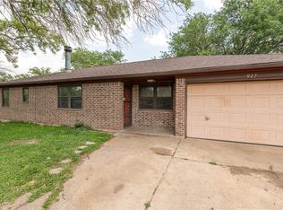 927 Braeswood Dr, Bryan, TX 77803
