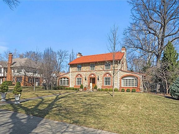 3rd image of 414 W Meyer Blvd