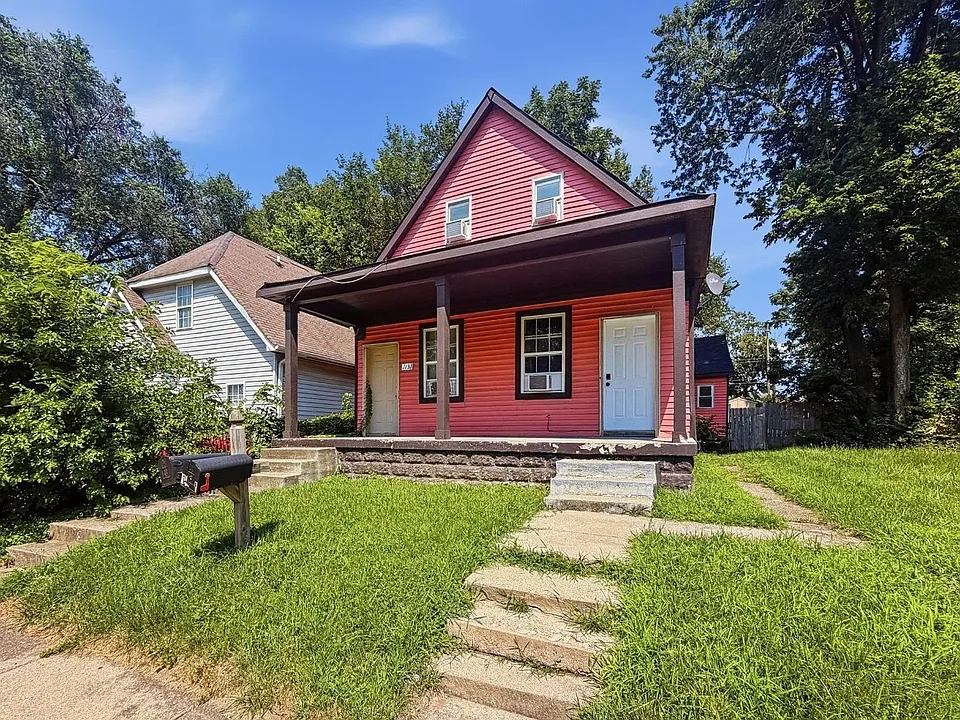 1129 N Pershing Ave