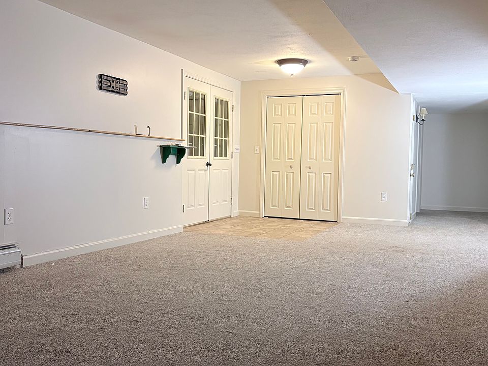 Living and main entrance