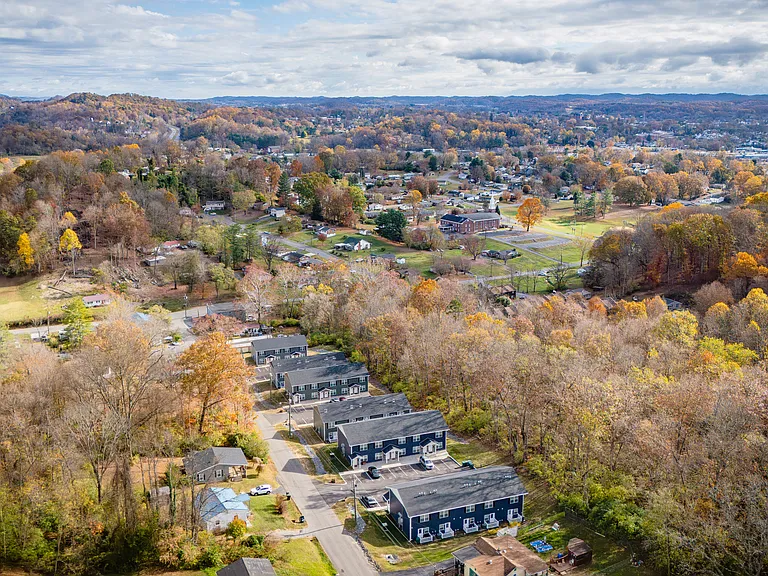 Bristol View Townhomes — Photo 19