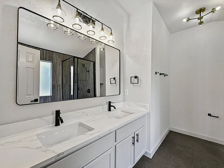 919 Flanagan Dr — Photo 14