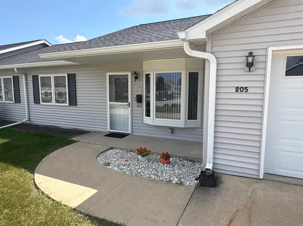 205 E Ridge St, Readlyn, IA 50668