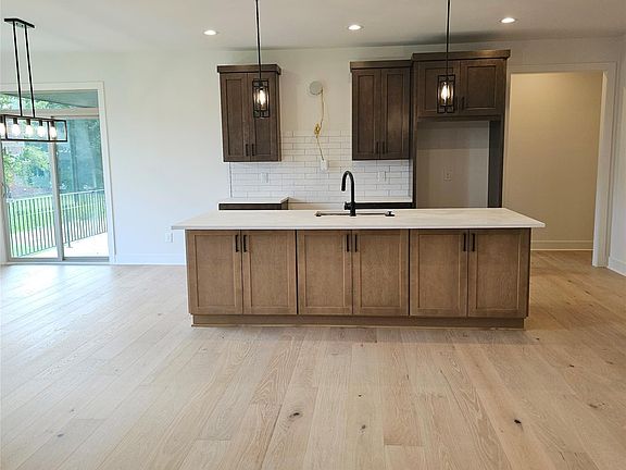 3rd image of 50606 Mistwood Dr