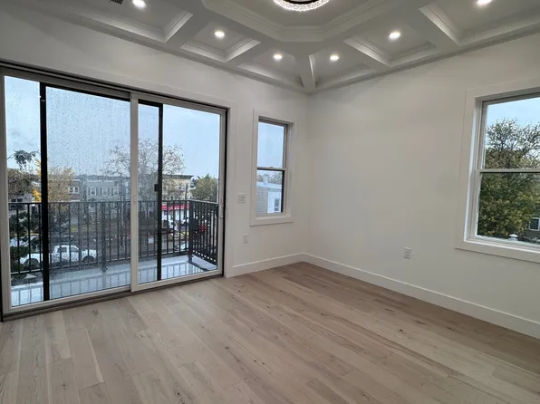 125 Collard Street image 5 of 9