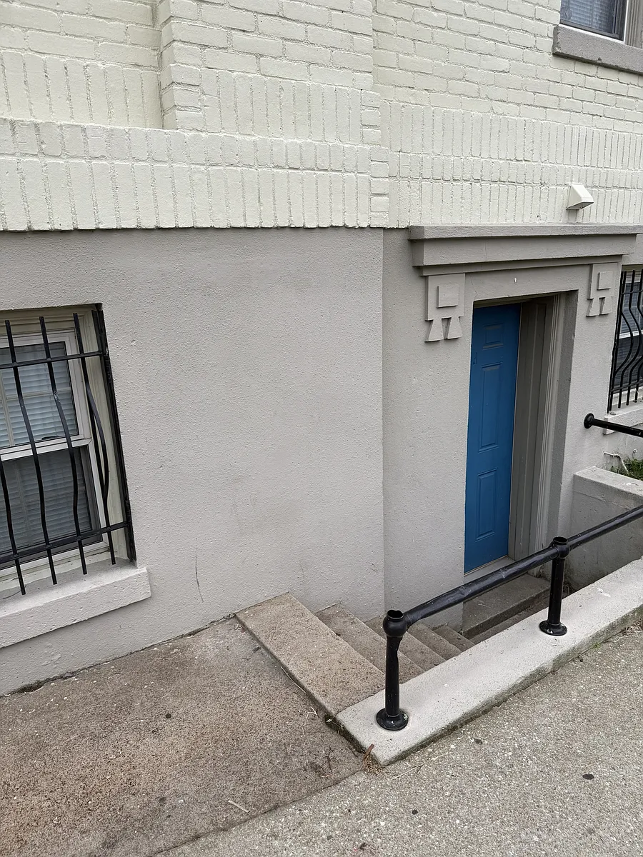 Building Photo - 3015 West Ave #B1