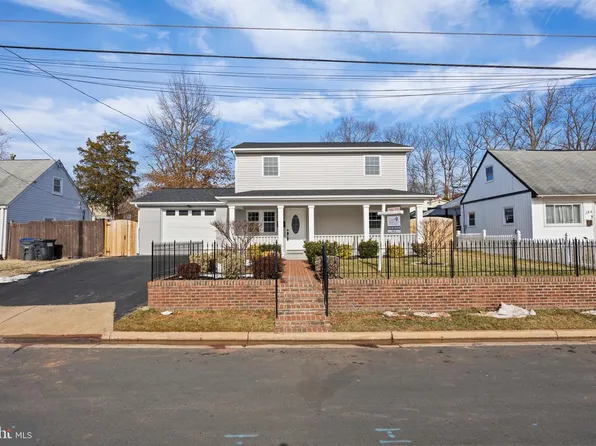 186 Lambert Dr, Manassas Park, VA 20111