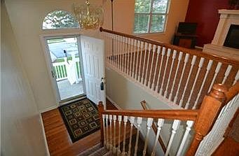 2nd image of 806 SW Brome Dr
