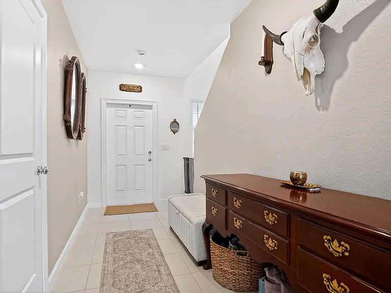 760 Carlyle Way — Photo 4