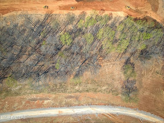 5th image of 4071 Old Dogwood Trl
