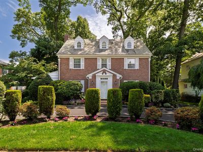 210 Demott Avenue, Rockville Centre, NY, 11570