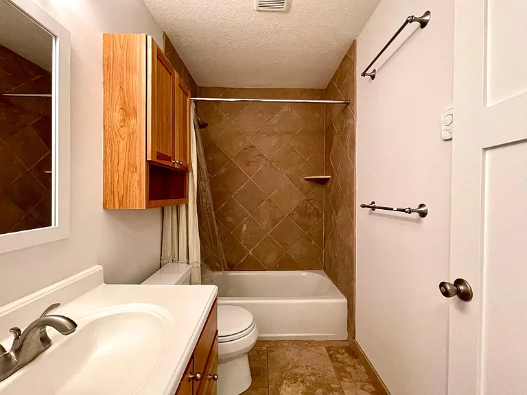 403 Monroe Ave S — Photo 27