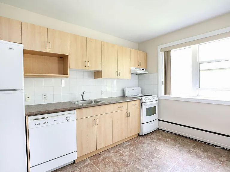 825 Corydon Ave — Photo 31