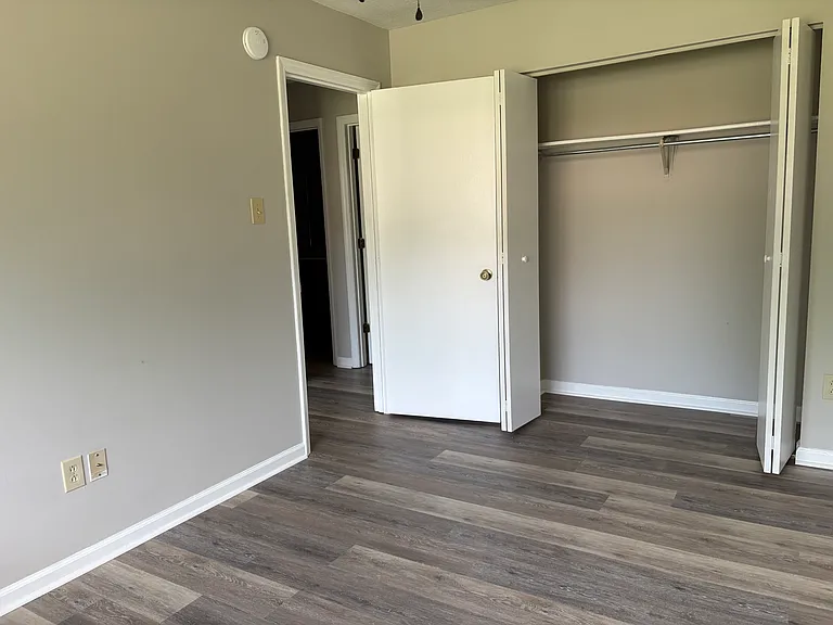 1516 Meadowview Dr — Photo 12