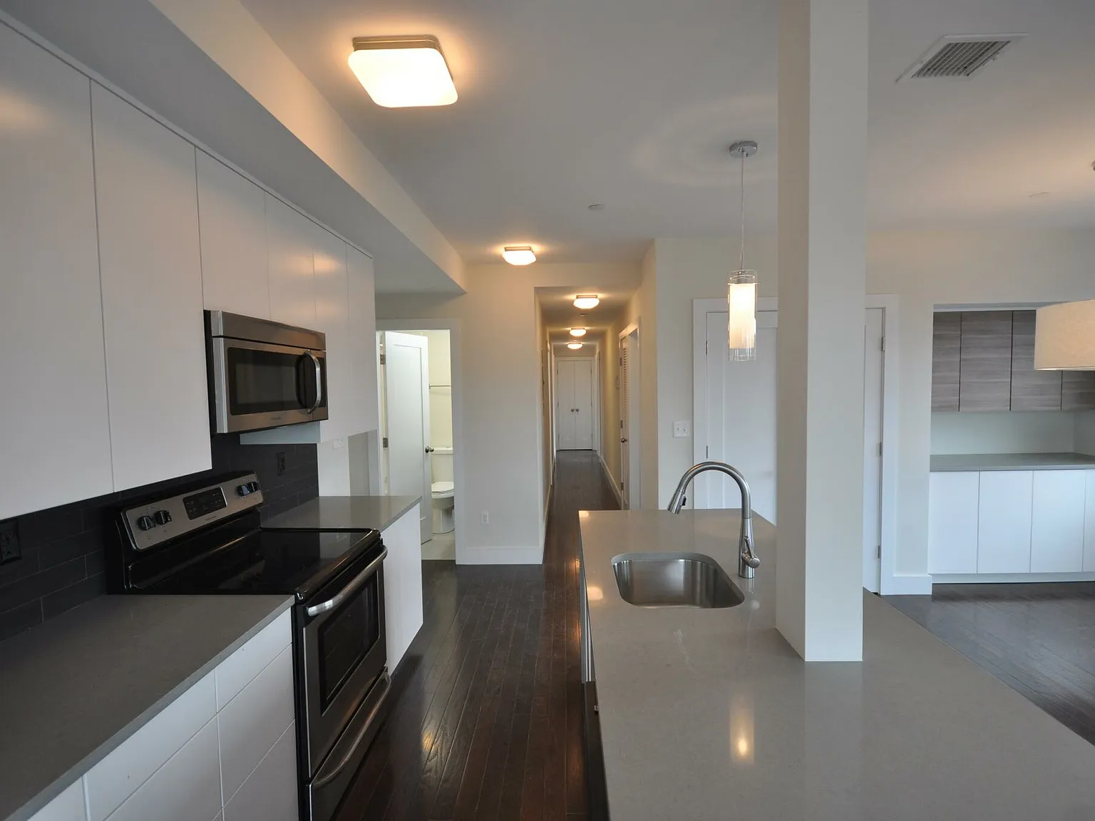 4 bed, 1050 sqft, $7,000 — Photo 3