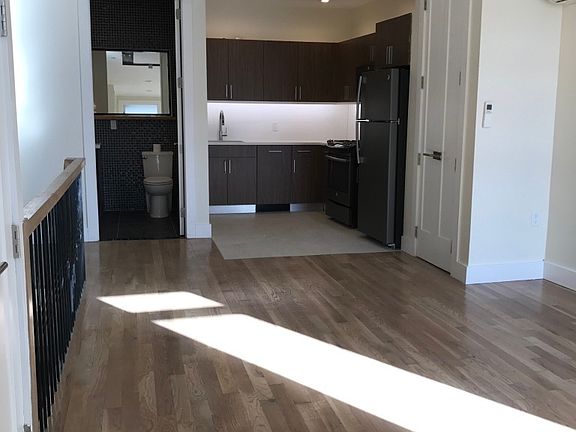 3rd image of 434 Manhattan Ave #1