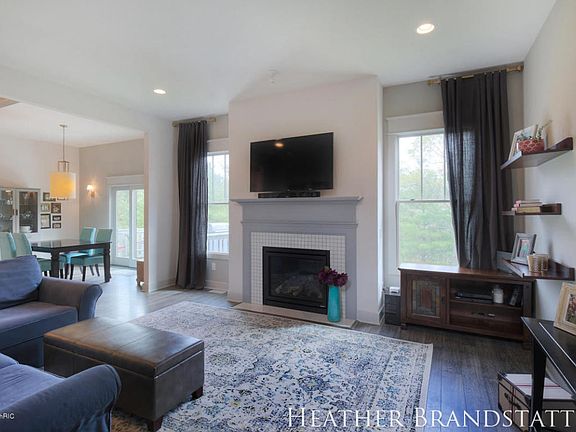 4th image of 2410 Blackberry Ln NE