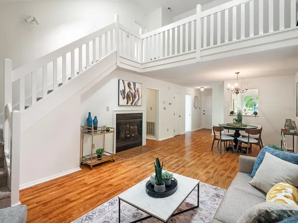 101 Essex Dr, Chapel Hill, NC 27514