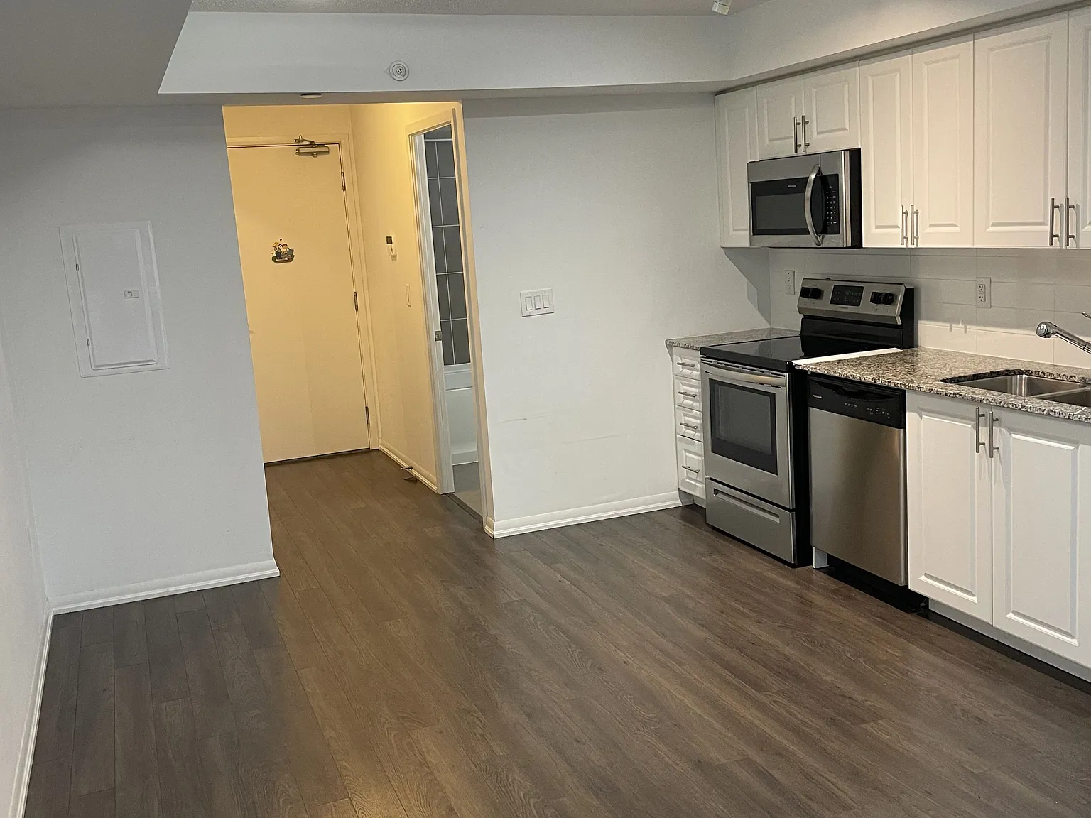 1 bed, $2,100 — Photo 3