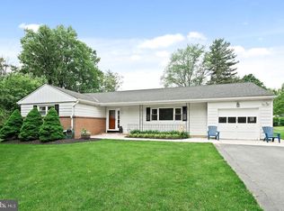 6 Old Forge Ln, Ewing, NJ 08618