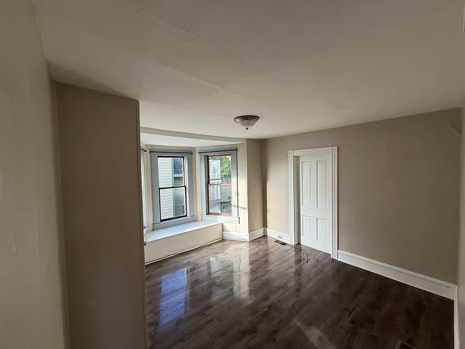 637 Baldwin St #2