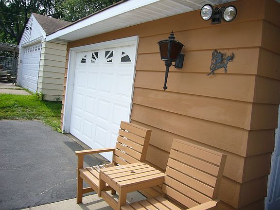 3rd image of 2239 Burr St N