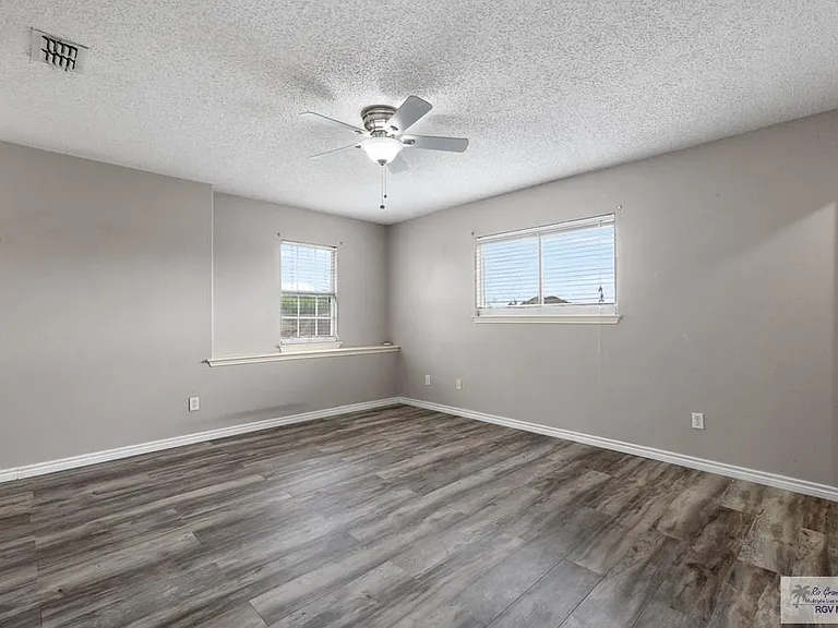 2784 Woodside — Photo 16