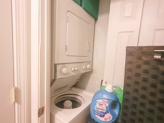 4th image of 5454 S Everett Ave APT 2D