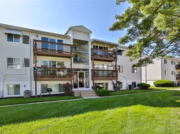 5695 Coach Dr E, Dayton, OH 45440