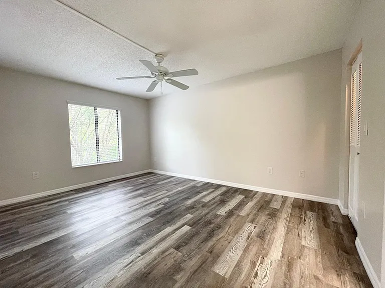 1182 Pine Ridge Cir W — Photo 20