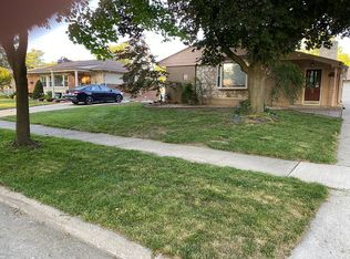 2429 Norwood Rd, Trenton, MI 48183