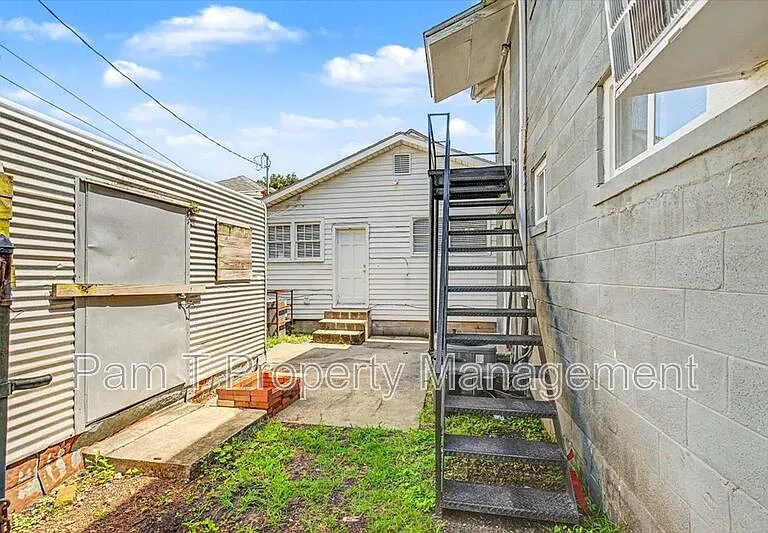 633 W 35th St — Photo 23