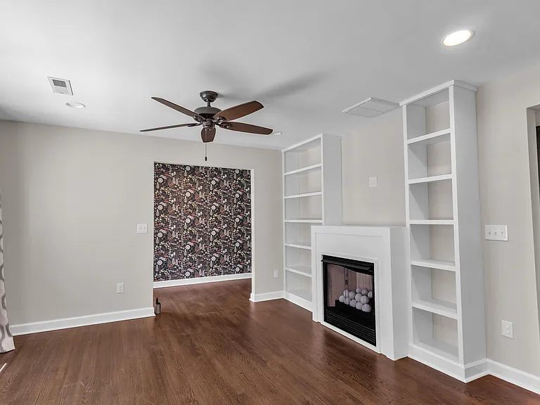 1225 Winston St — Photo 5