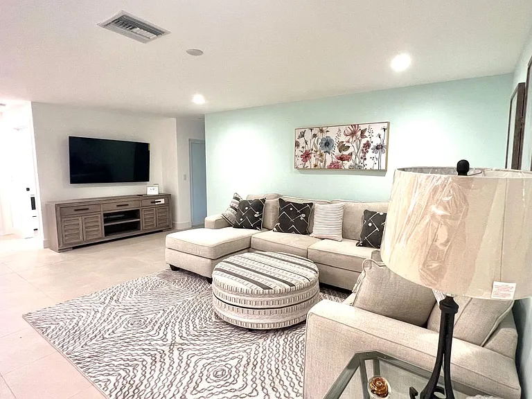 4836 Napoli Dr #4836 — Photo 4