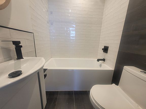 3rd image of 41 Vanderbilt Ave #11