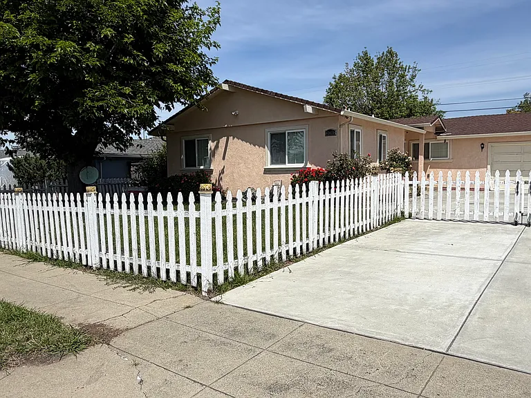 41658 Paseo Padre Pkwy — Photo 3