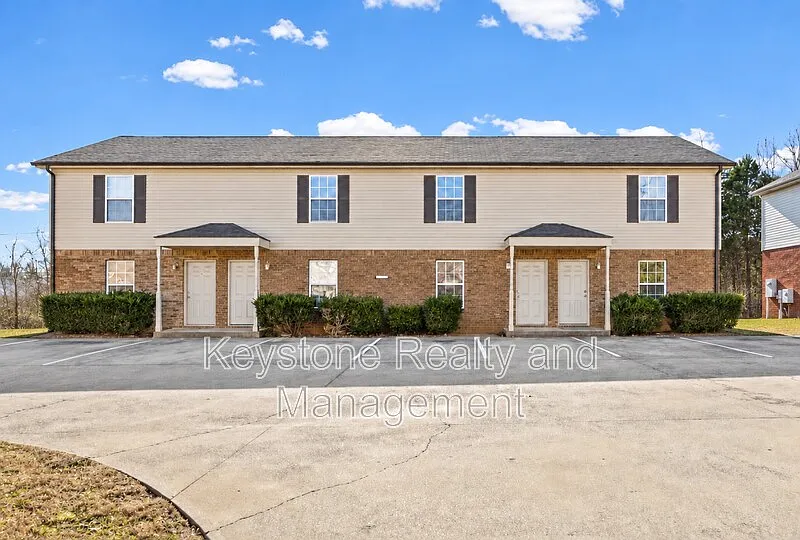 2 bed, 1.5 bath, 1100 sqft, $925 — Photo 1