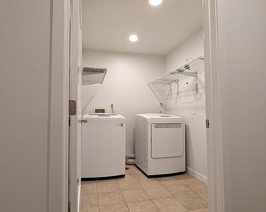 4th image of 5143 White Oak Ave Unit 101