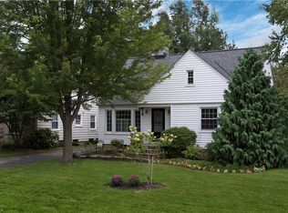565 Lake Forest Dr, Bay Village, OH