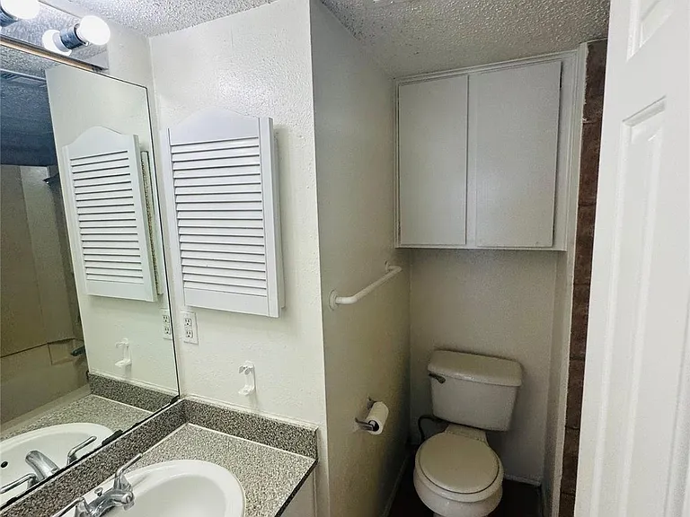 2401 Leon St #307 — Photo 19