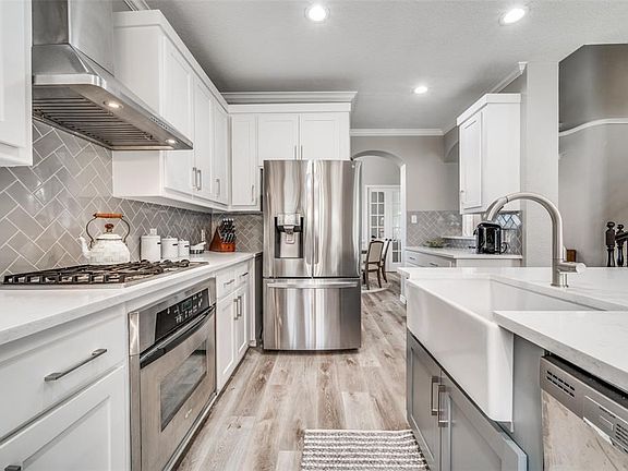 5th image of 3350 Overhill Dr