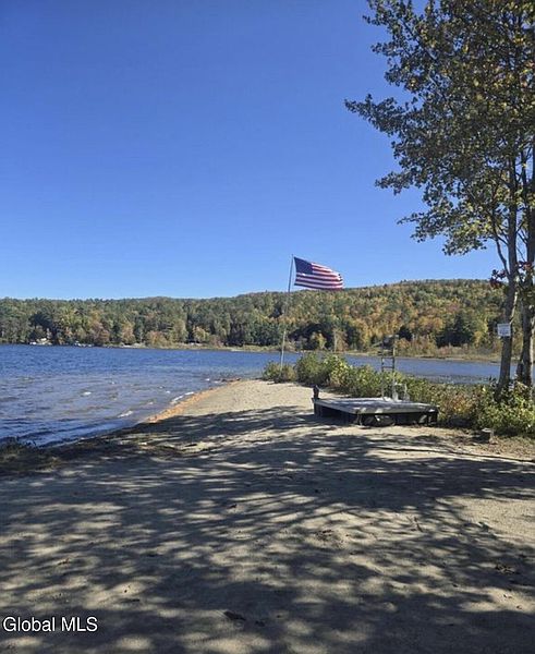4th image of 44 Brant Lake Estates Road