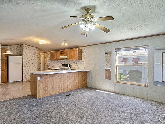 4th image of 2200 37th St #32