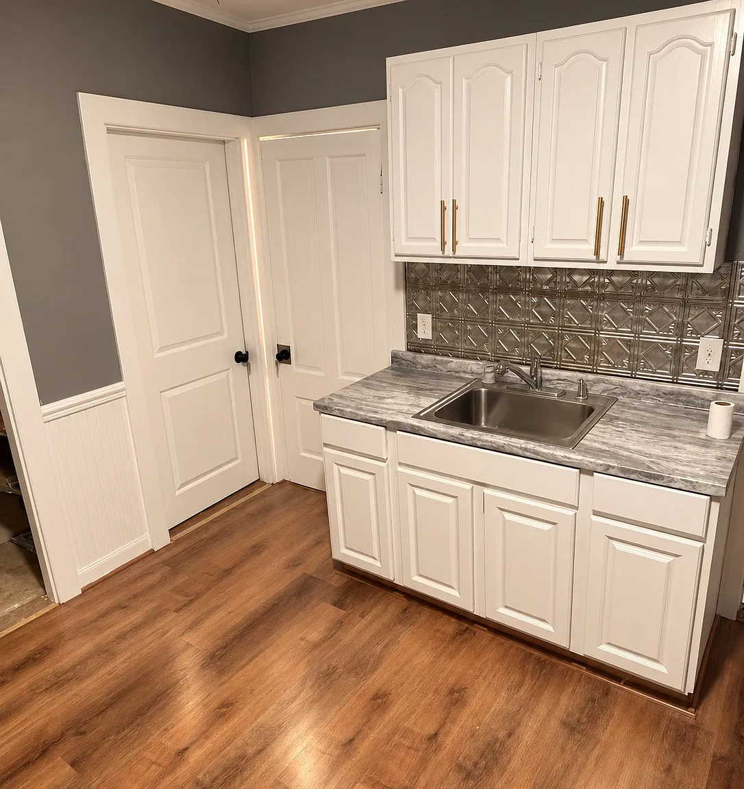 4 bed, 1300 sqft, $1,000 — Photo 1