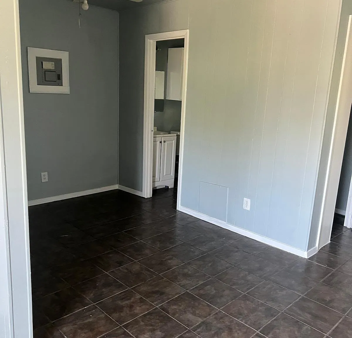 501 Deen Ave — Photo 2