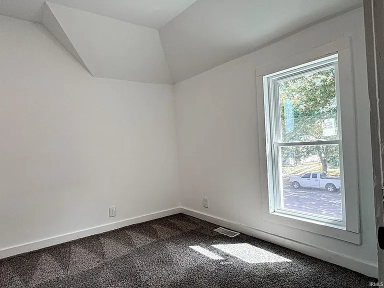 733 S Armstrong St — Photo 10