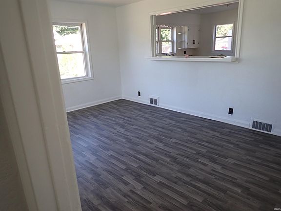 4th image of 814 W Lusher Ave
